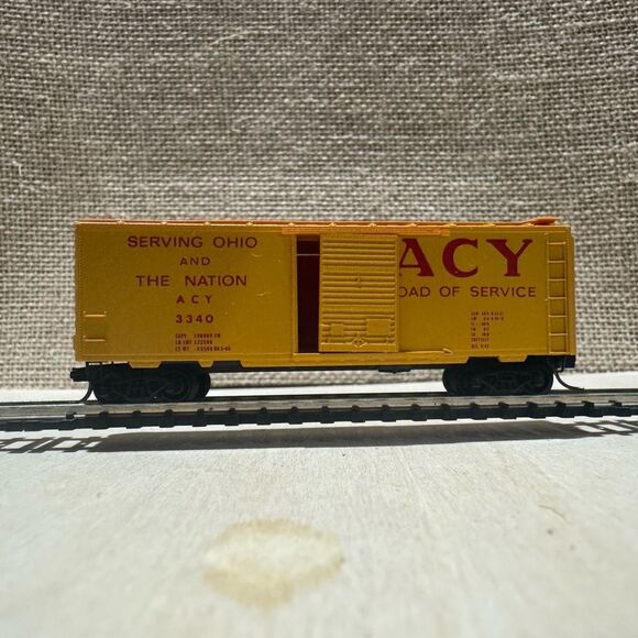 Kadee N Scale ACY 3340 Box Car - Picture 1 of 11